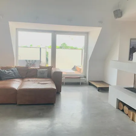 Schoene Dachgeschoss-Maisonette Wohnung Munich Exterior photo