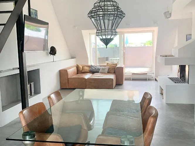 Schoene Dachgeschoss-Maisonette Wohnung