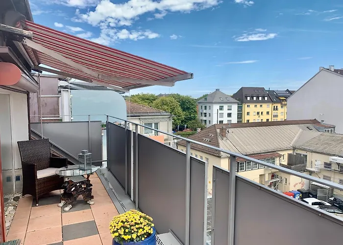 Schoene Dachgeschoss-Maisonette Wohnung