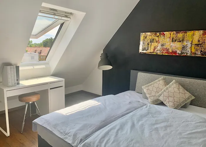 Schoene Dachgeschoss-Maisonette Wohnung