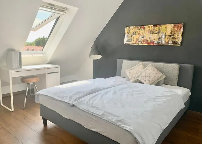 Schoene Dachgeschoss-Maisonette Wohnung