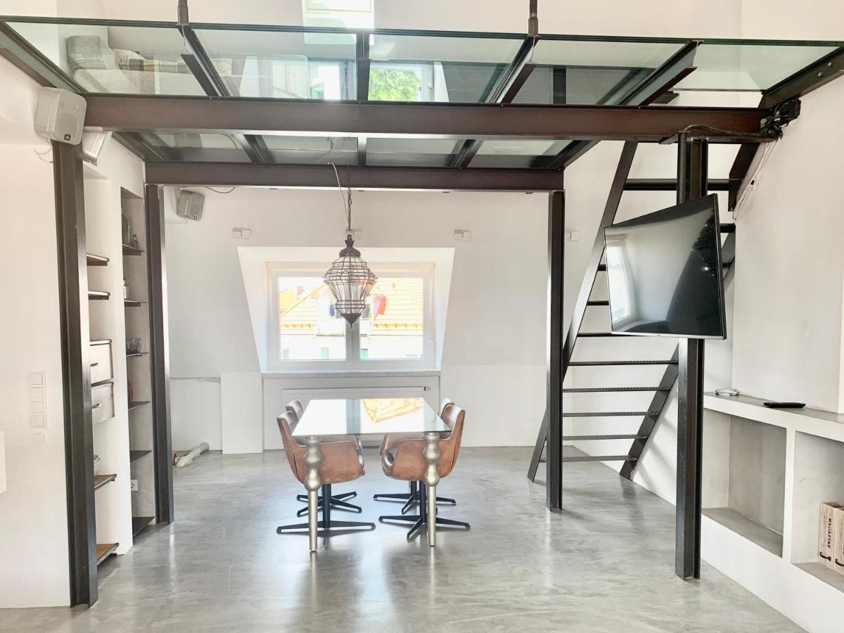 Schoene Dachgeschoss-maisonette *