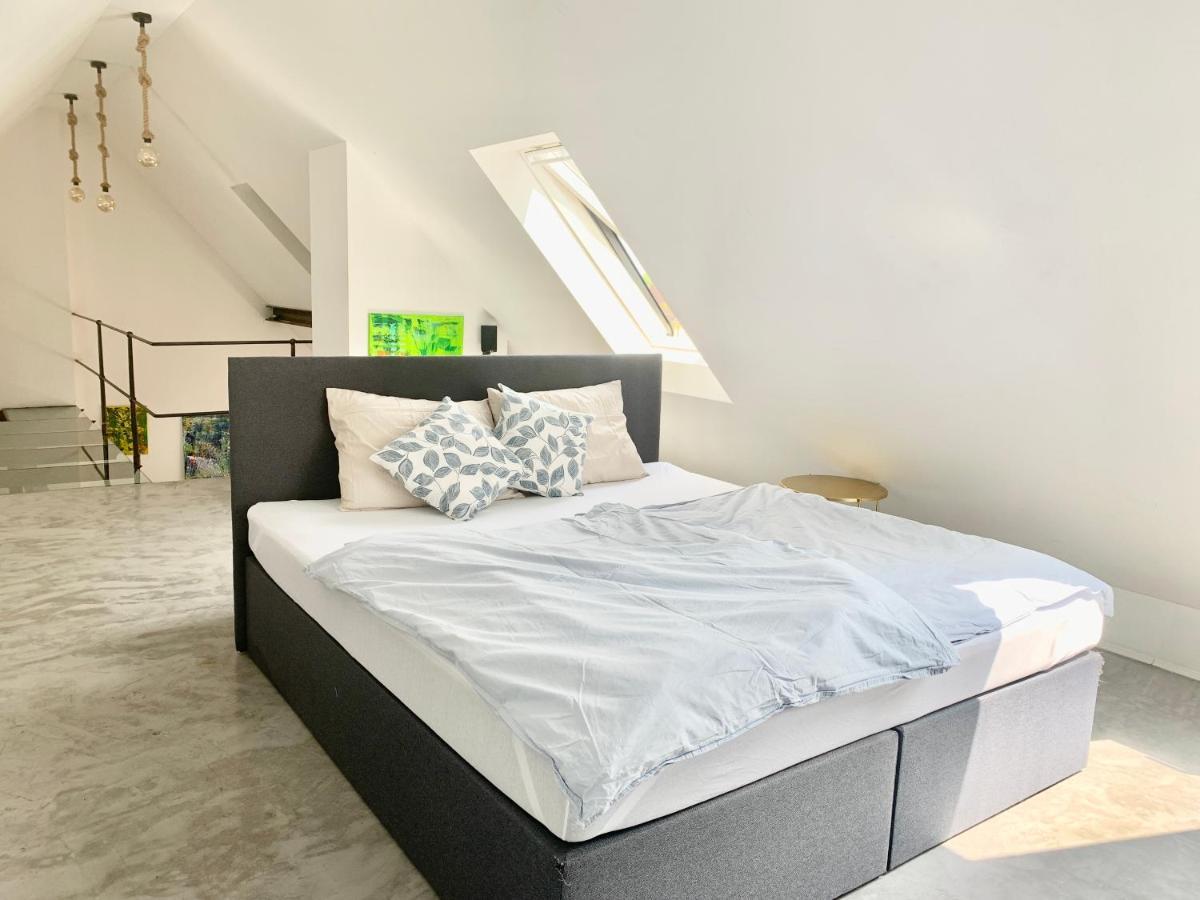 Schoene Dachgeschoss-maisonette Apartment Munich
