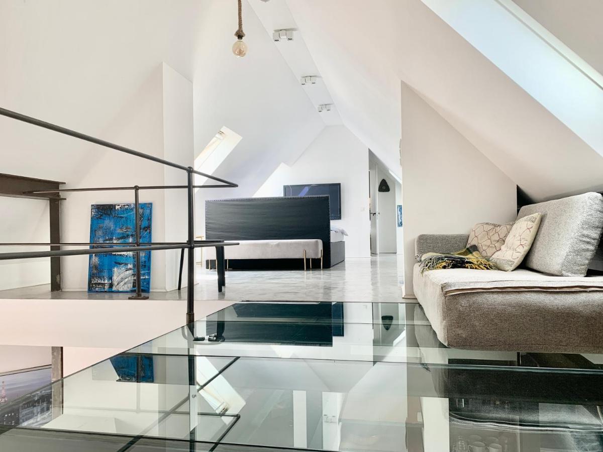 Schoene Dachgeschoss-maisonette * Munich