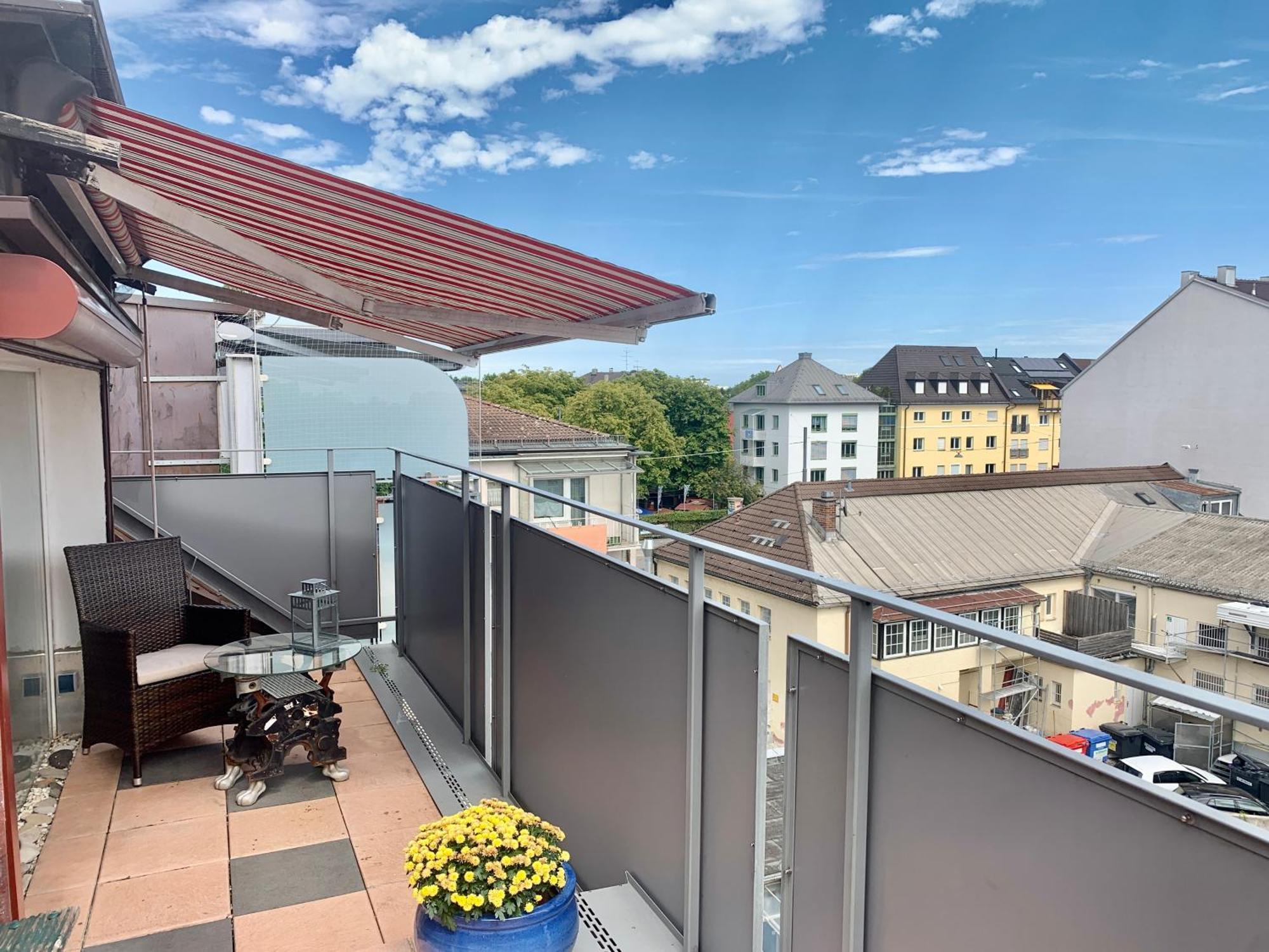 Schoene Dachgeschoss-maisonette Munich