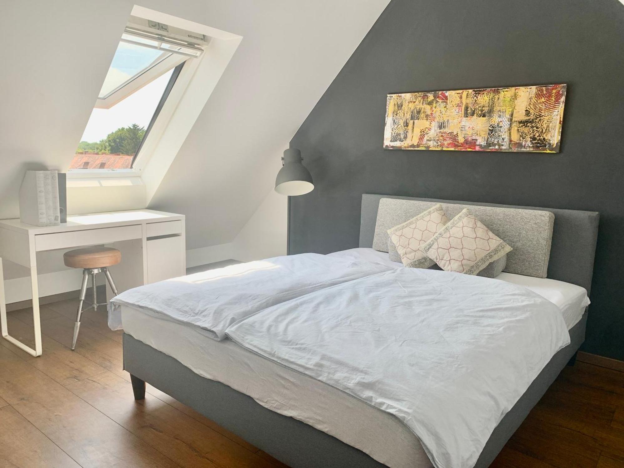 Schoene Dachgeschoss-maisonette